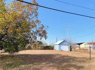 1411 S Commerce St, Lockhart, TX 78644
