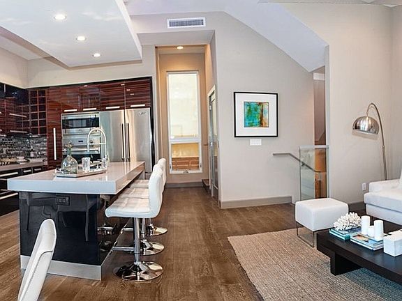 2nd image of 1217 Horn Ave #5