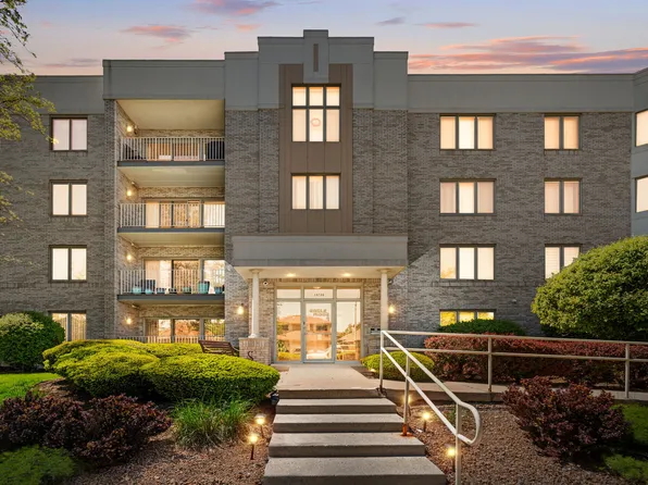10720 S Washington St APT 205, Oak Lawn, IL 60453