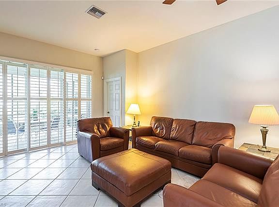 2nd image of 909 Vistana Cir