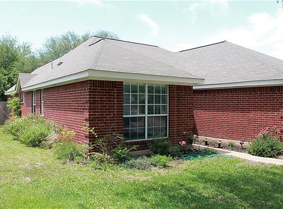 3rd image of 1503 Parkwood Dr