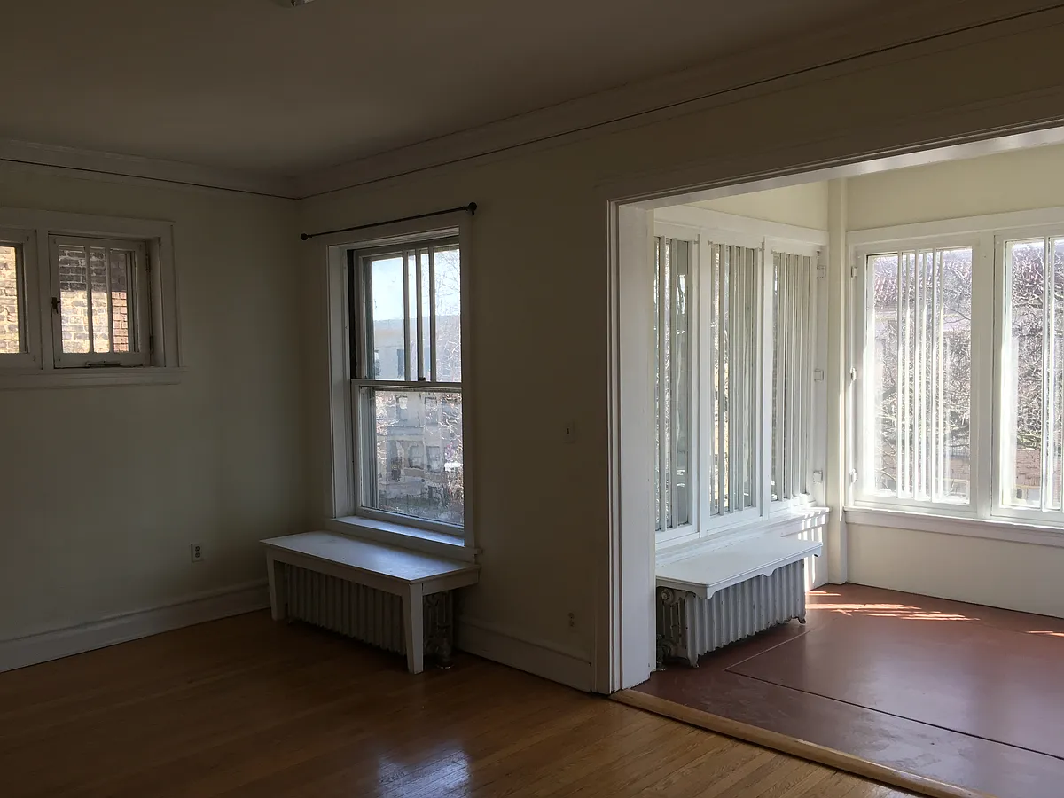 Building Photo - 1244 W North Shore Ave #3