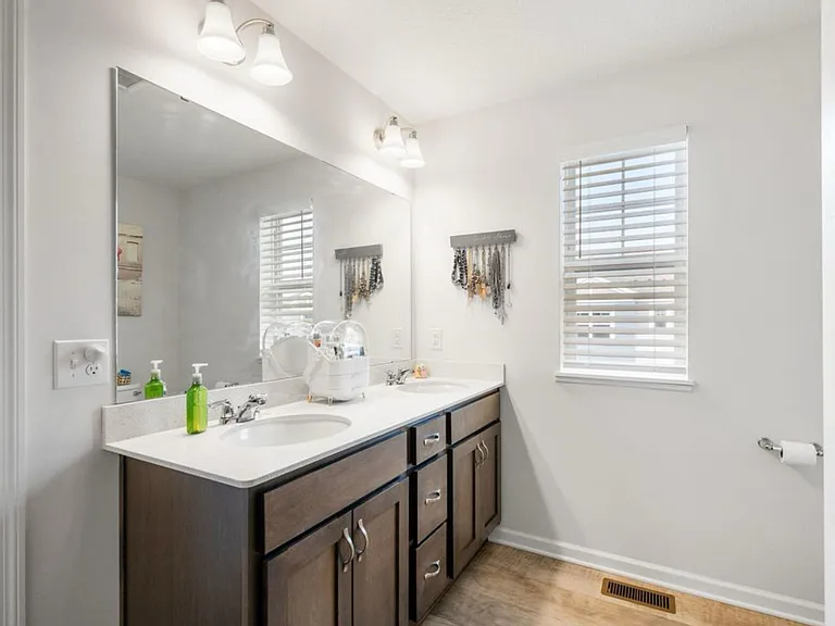 832 Roselyn Dr #831 — Photo 18