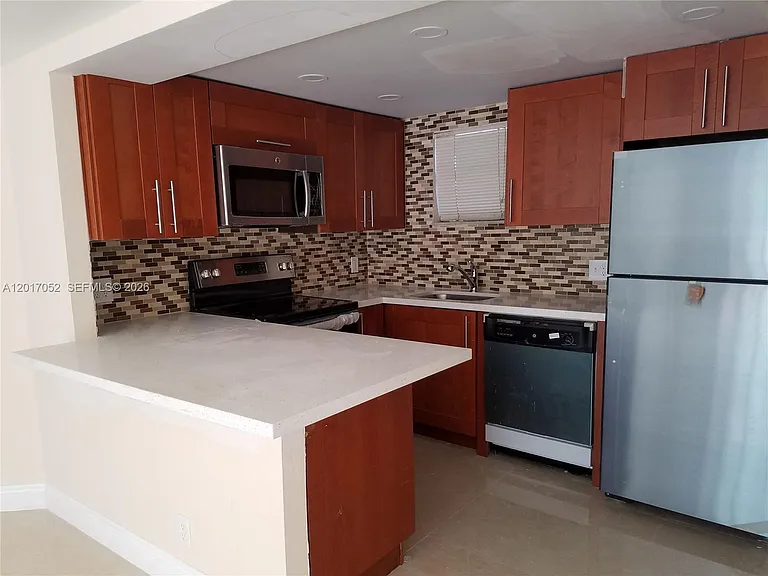 8290 Lake Dr #316 — Photo 1