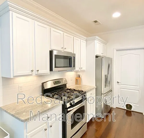 216 S 2nd St — Photo 10