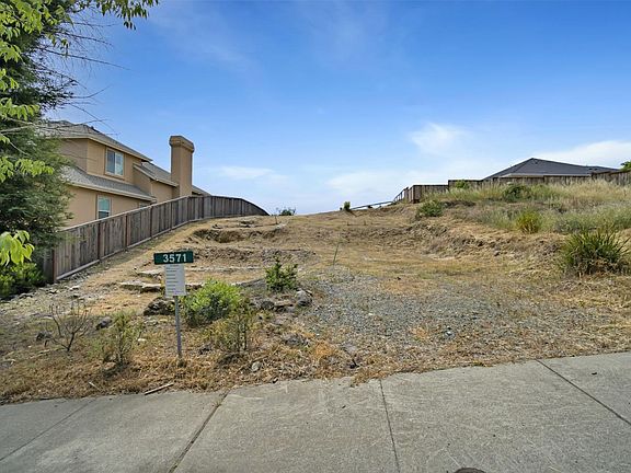 3rd image of 3571 Alturia Heights
