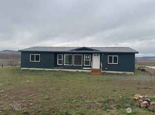 571 Point Dr, Selah, WA 98942