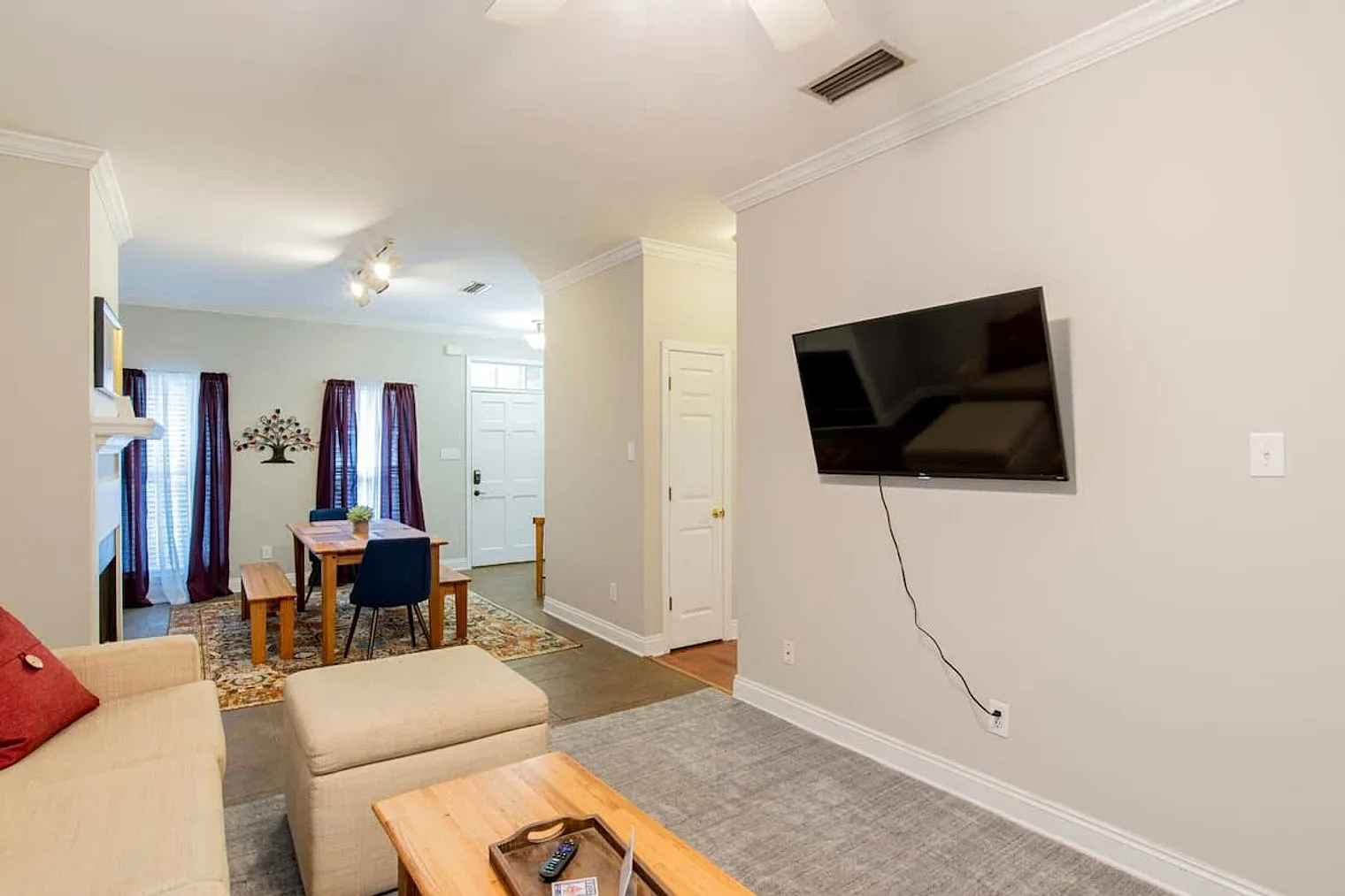 3 bed, 2.0 bath, 1334 sqft, $3,269 — Photo 3