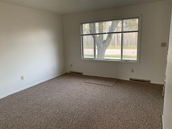 4th image of 1087 Gillingham Rd