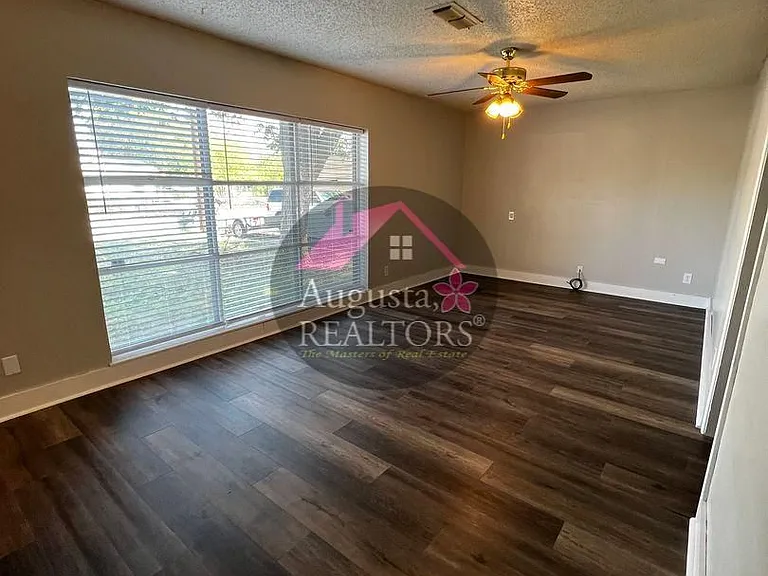 2105 N 8th St — Photo 4