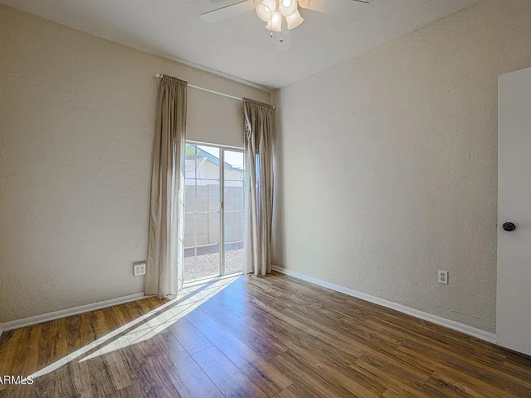 1005 E Moreland St — Photo 16