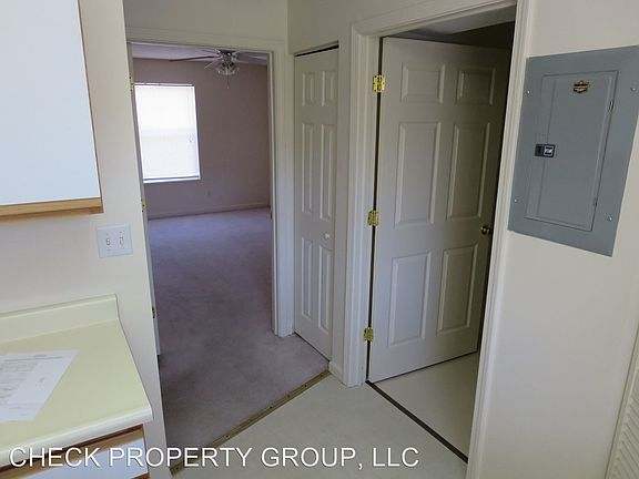 4th image of 402 Hazel Lawn Dr