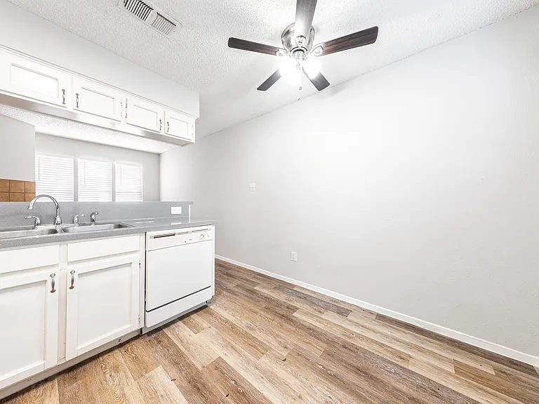 5609 Cougar Dr — Photo 17