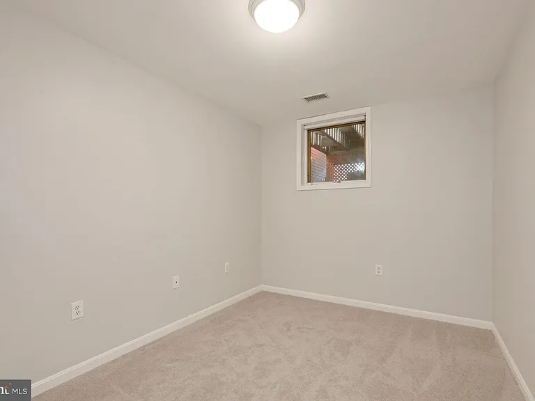 648 C St NE #1 — Photo 13