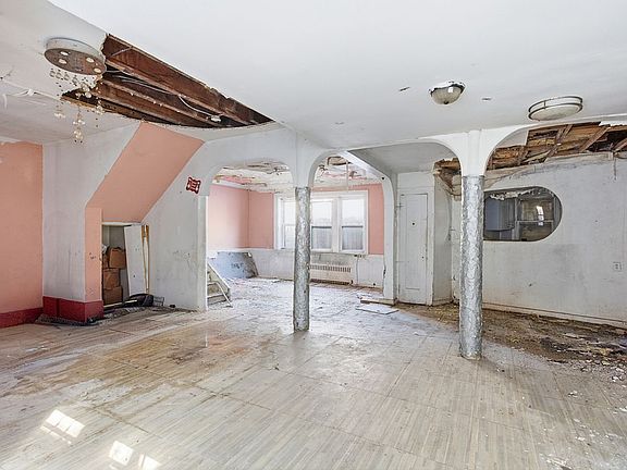 5th image of 27 E 18th St