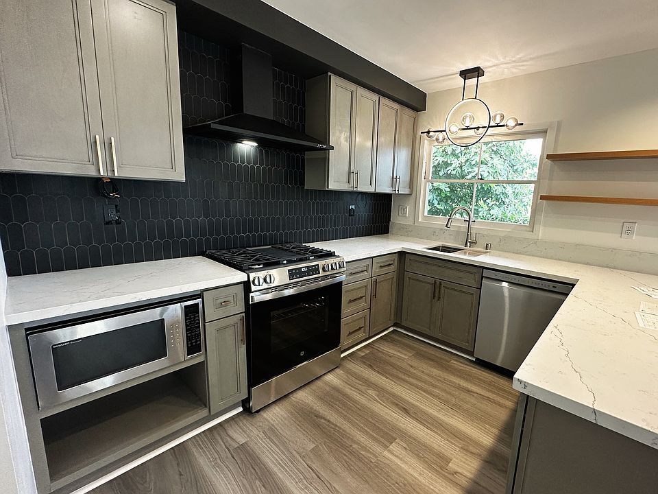 New Kitchen - Photos are enhanced with AI-generated virtual furnishings for illustrative purposes