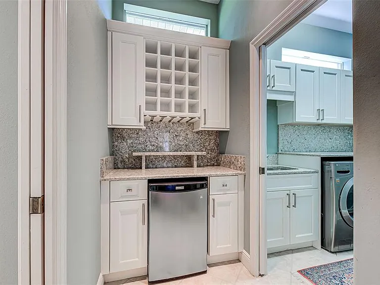 354 Melrose Ct — Photo 21
