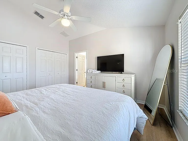 2402 Dryer Ave — Photo 24