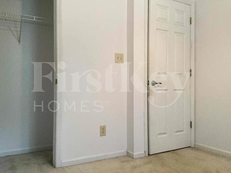 8102 Kingston Dr — Photo 19