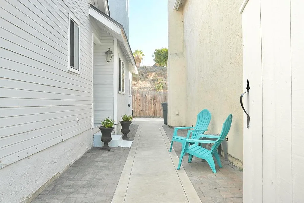 3 bed, 1307 sqft, $3,650 — Photo 2