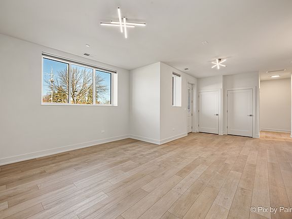 3rd image of 27 W Park Blvd #101