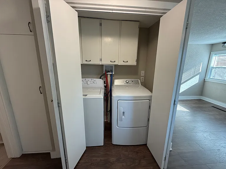 704 Walnut St — Photo 5