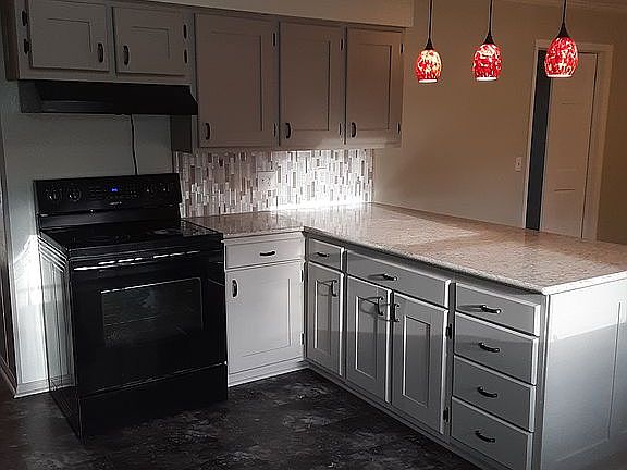 3rd image of 1518 Oxford Dr