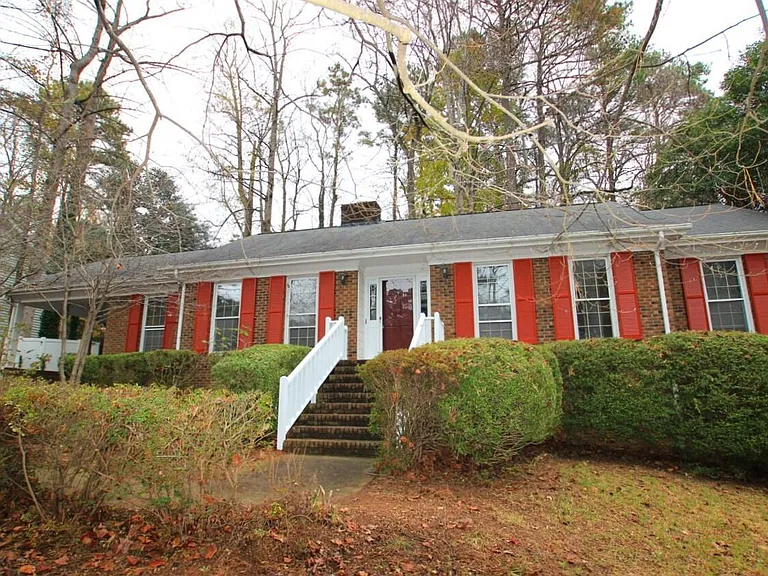 1406 Bloomingdale Dr — Photo 1