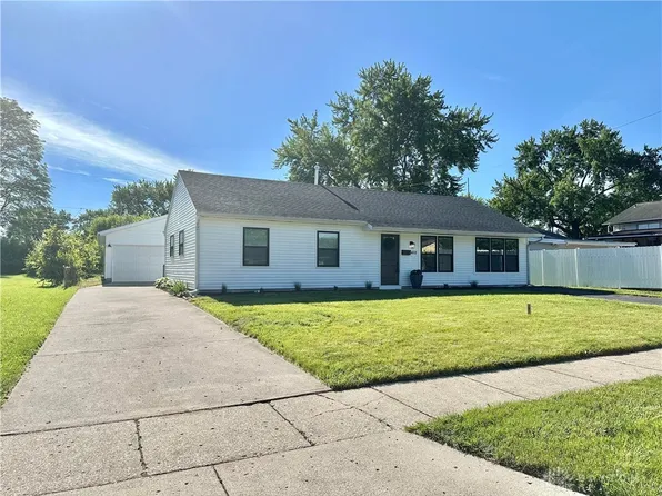 402 W Carpenter Dr, New Carlisle, OH 45344
