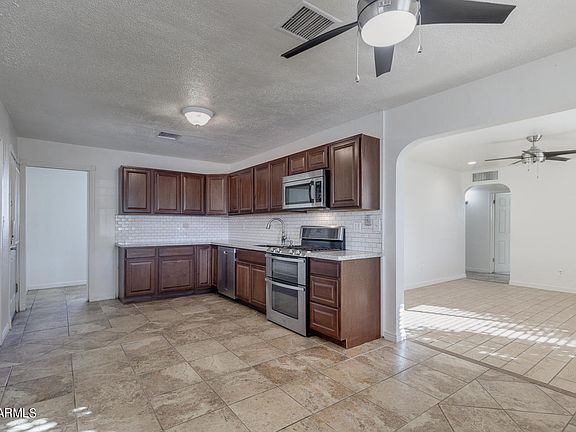 3rd image of 2744 W Lawrence Ln