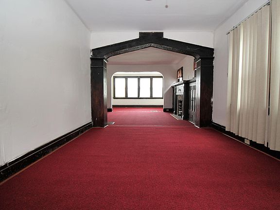 5th image of 393 Newburgh Ave