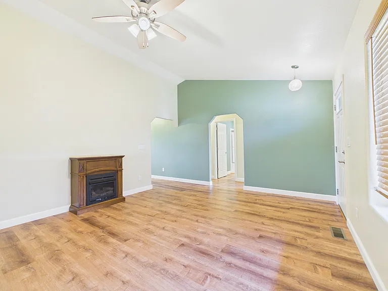 245 Johnson St — Photo 4