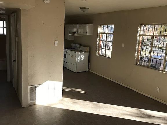 4th image of 4541 Hercules Ave