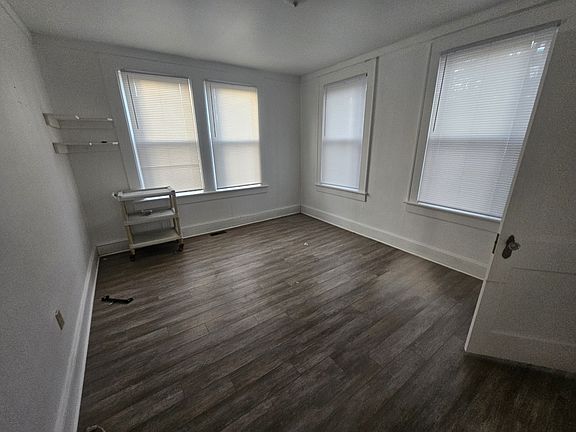 3rd image of 75 Harris Rd