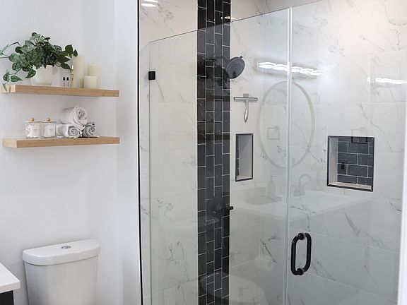 Primary bedroom bathroom