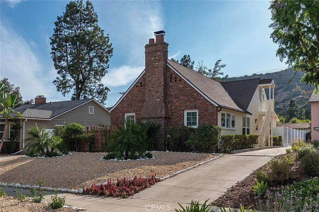 4 bed, 1855 sqft, $5,500 — Photo 1