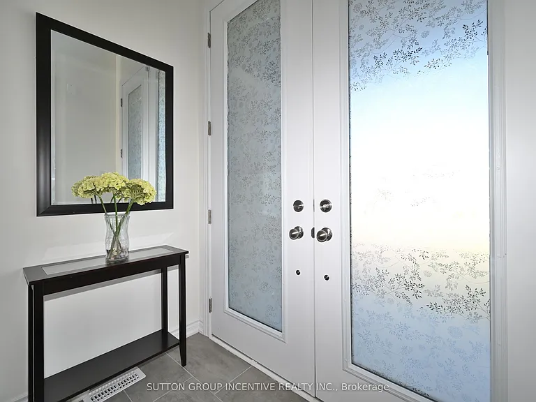 23 Beatrice Dr — Photo 2