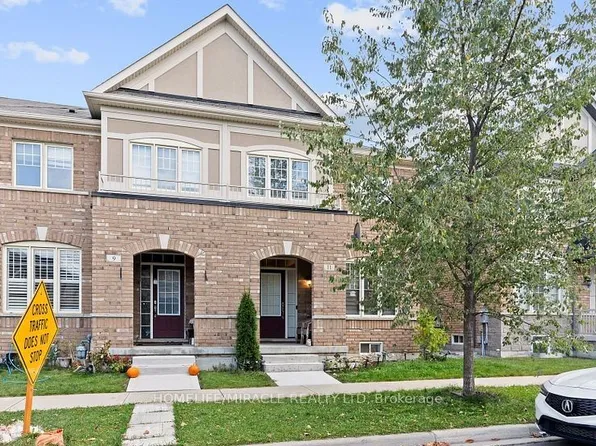 11 Thornapple St, Brampton, ON L6R 3X2
