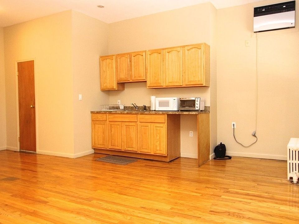 2nd image of 115 Kingsland Ave #1