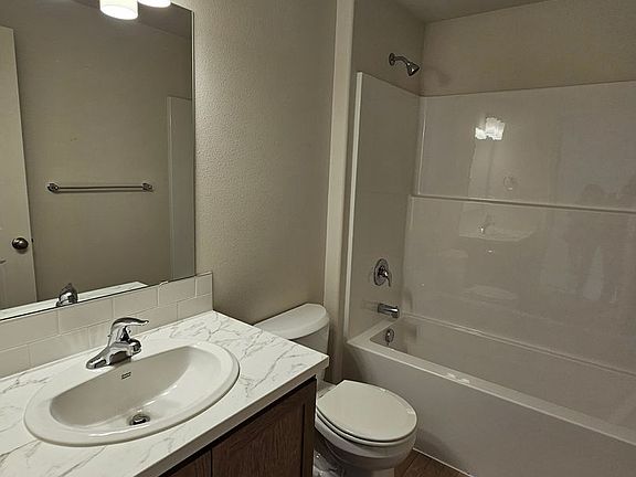 4th image of 551 SE Polaris St