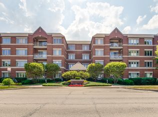 1660 1st St APT 104, Highland Park, IL 60035