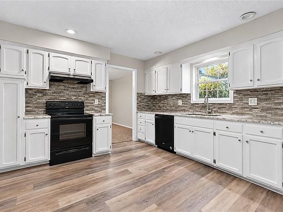 5th image of 7732 Westgate Dr
