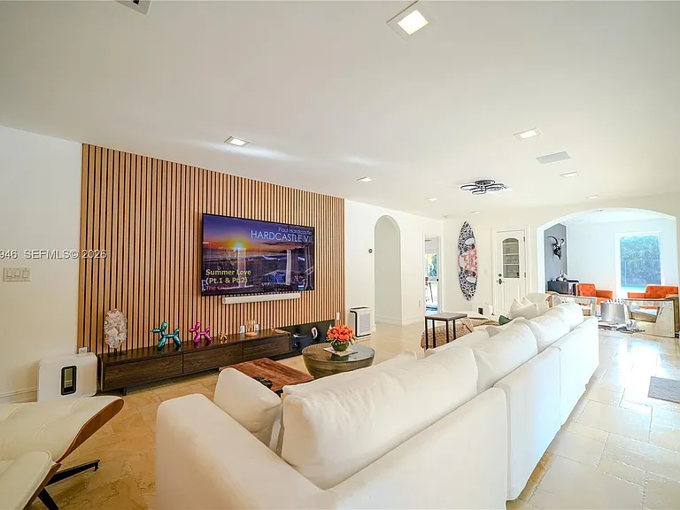 8134 Twin Lake Dr — Photo 3