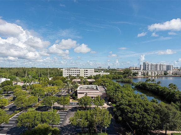2nd image of 17301 Biscayne Blvd APT 804