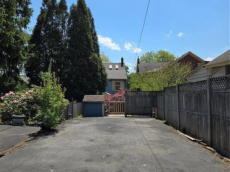 239 E Church St — Photo 38