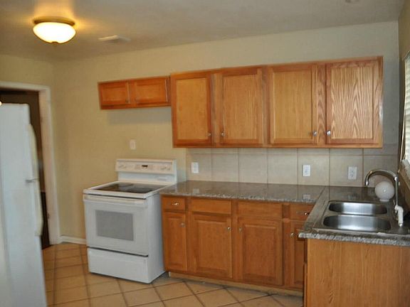 2nd image of 3012 Thornwood Dr