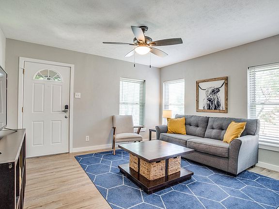 3rd image of 408 N Oak Cliff Blvd