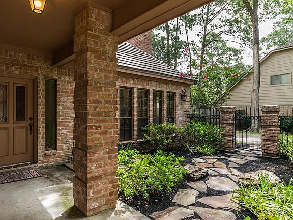 Extended covered front porch with tranquil atrium area