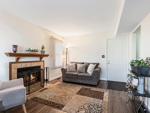 4th image of 832 Kansas St