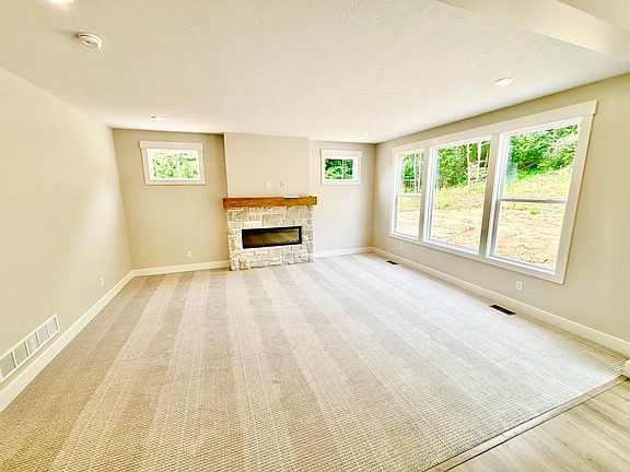 3rd image of 5859 Valley Point Dr SE